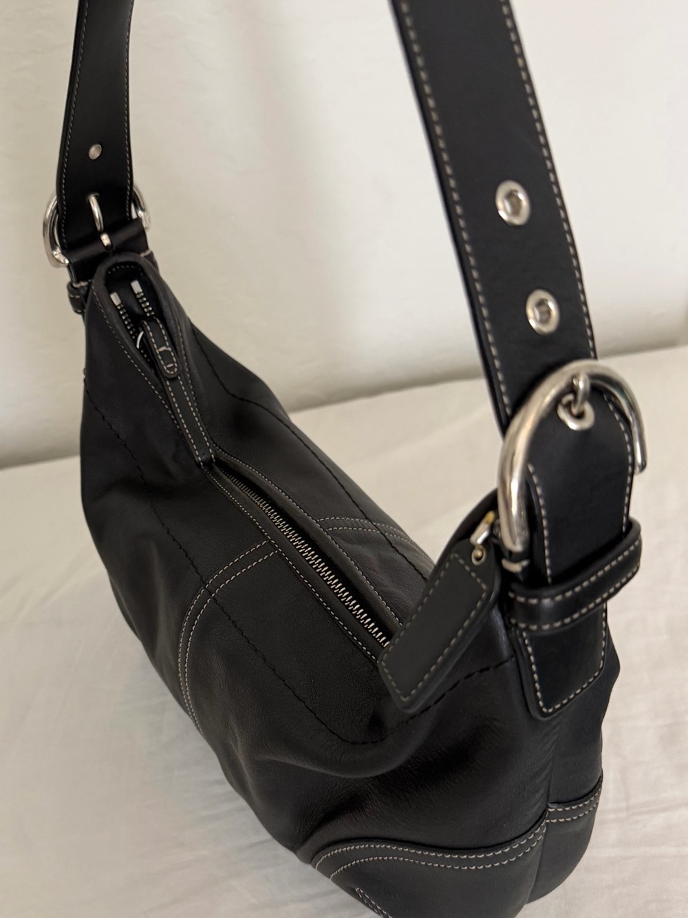 Vintage Coach Black Leather Hobo shoulder bag  with White Contrast Stitching- in - Picture 6 of 11